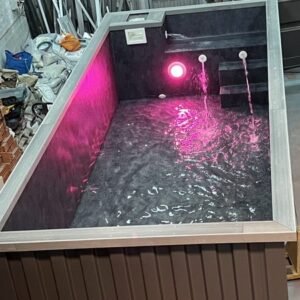 Piscina contenedor candybleaz de 4,5 metros de largo y 2,5 metros de ancho